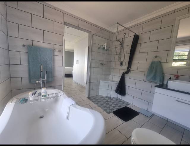 3 BEDROOM FREEHOLD FOR SALE IN DANA BAY